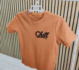 Koszulka prążek Chill karmel + haft czerń MiMi